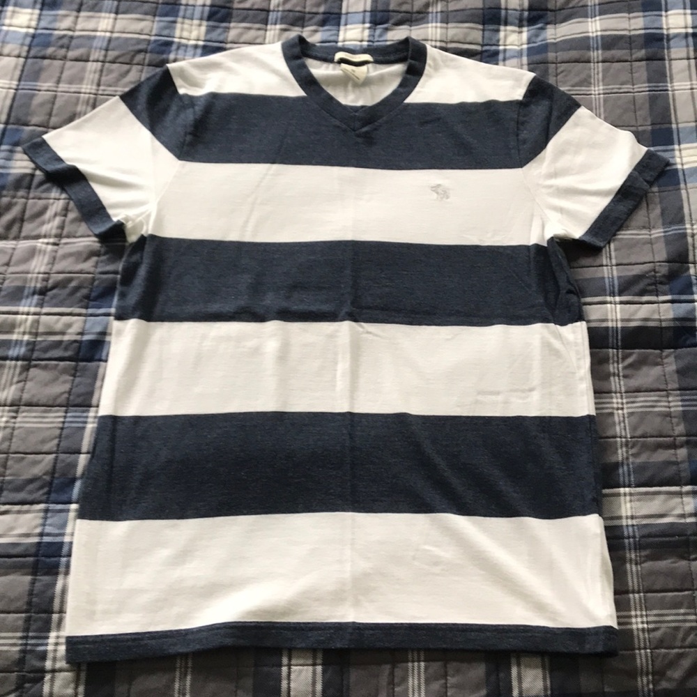 Abercrombie & Fitch striped v neck